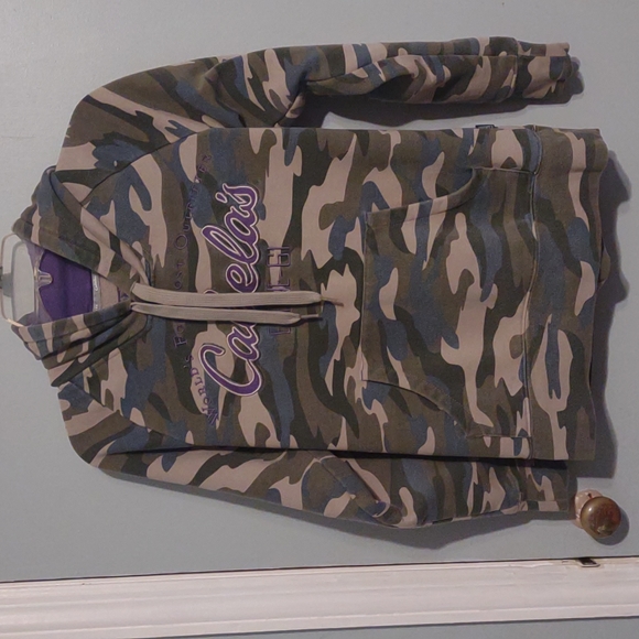 Cabela's Sweaters - Cabelas camouflage Hoodie